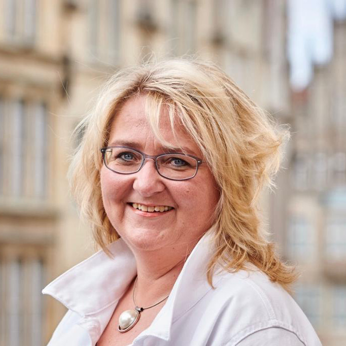  Astrid Bhl